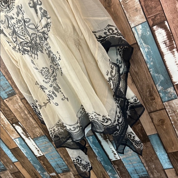 Bohemian Beige and Black layered blousy top - Picture 10 of 16